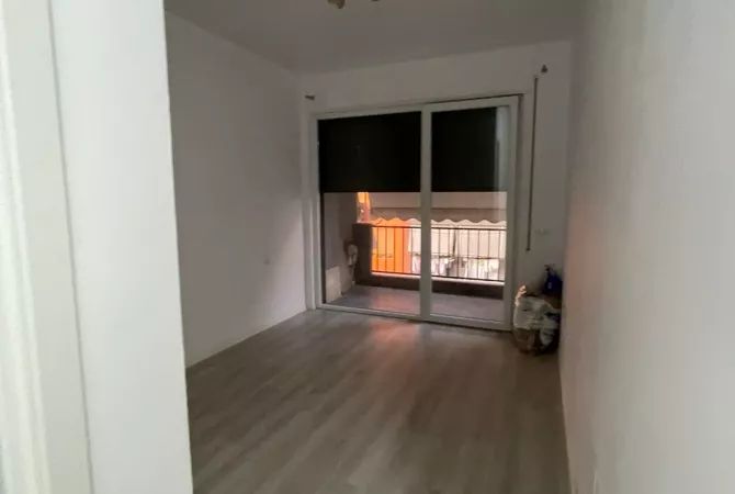 Shtepi me qera Apartament ne Tirane, 3+1, Mobilimi E mobiluar, Pagesa 600  Euro.