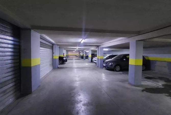 Ambiente Commerciale in Affitto 4+1 a Tirana - 400 Euro