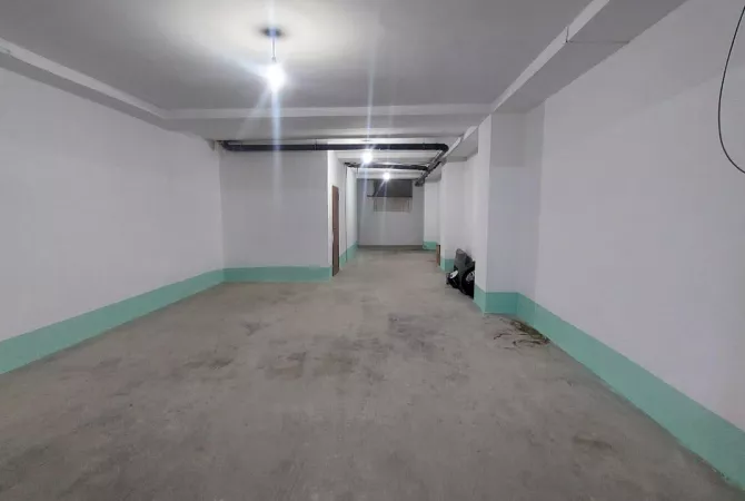 Business Property for Rent 4+1 in Tirana - 400 Euro