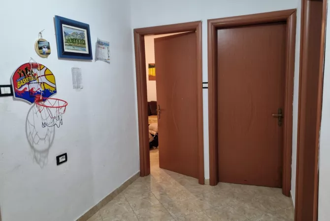 Shtepi me qera Apartament ne Tirane, 2+1, Mobilimi E mobiluar, Pagesa 50,000  Leke.