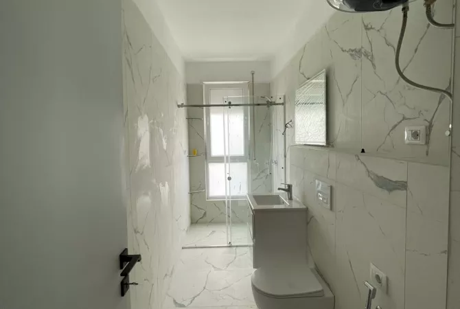 Shtepi me qera Apartament ne Tirane, 2+1, Mobilimi E mobiluar, Pagesa 650  Euro.