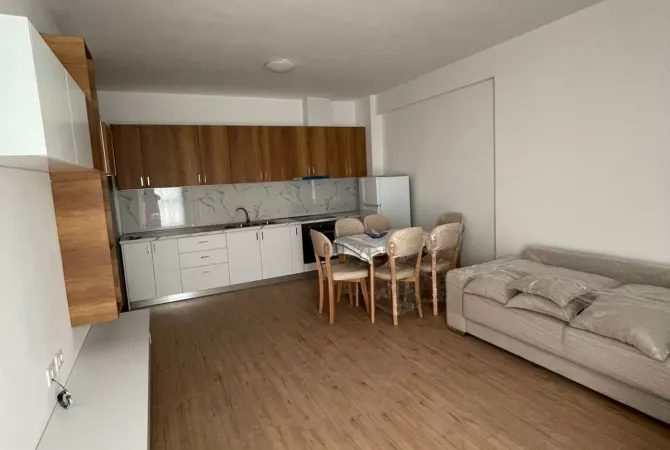 Shtepi me qera 2+1 ne Tirane - 650 Euro