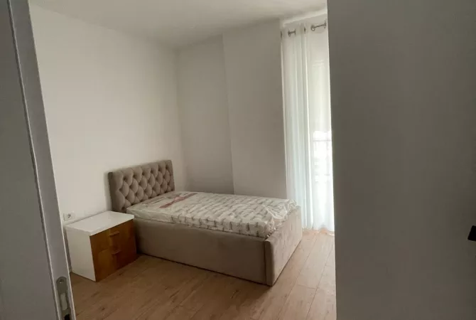 Shtepi me qera Apartament ne Tirane, 2+1, Mobilimi E mobiluar, Pagesa 650  Euro.