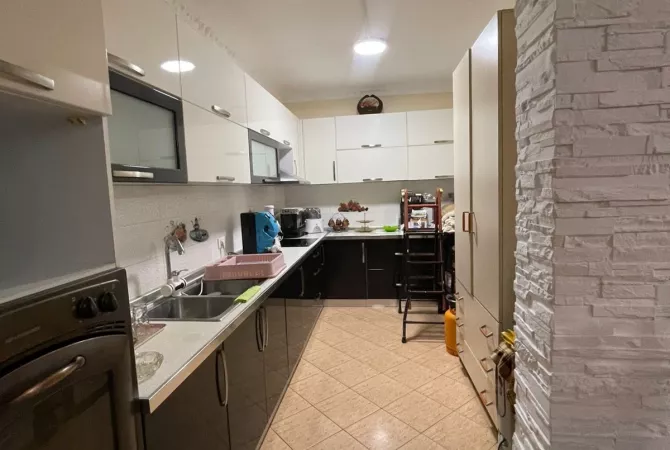 Shtepi me qera 2+1 ne Tirane - 600 Euro