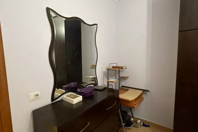 Shtepi me qera Apartament ne Tirane, 2+1, Mobilimi E mobiluar, Pagesa 600  Euro.