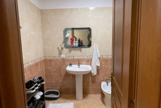 Shtepi me qera Apartament ne Tirane, 2+1, Mobilimi E mobiluar, Pagesa 600  Euro.