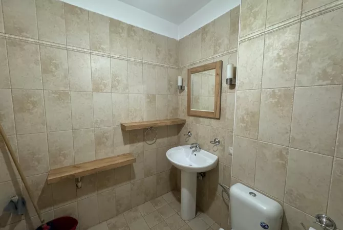 Shtepi me qera Apartament ne Tirane, 1+1, Mobilimi Pjeserisht e mobiluar, Pagesa 560  Euro.