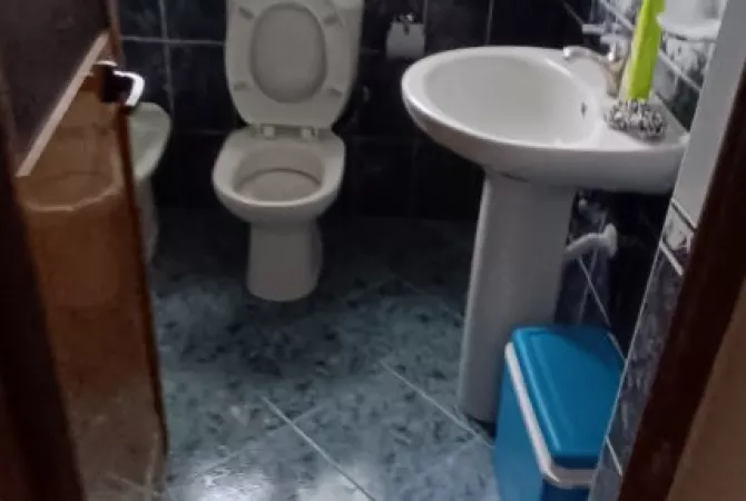 Shtepi me qera Apartament ne Tirane, 3+1, Mobilimi E mobiluar, Pagesa 50,000  Leke.