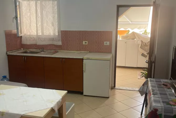 Shtepi me qera Apartament ne Tirane, 1+1, Mobilimi E mobiluar, Pagesa 400  Euro.