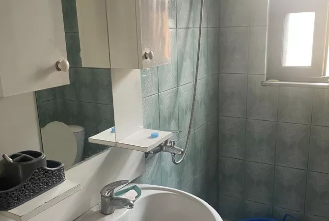 Shtepi me qera Apartament ne Tirane, 1+1, Mobilimi E mobiluar, Pagesa 400  Euro.