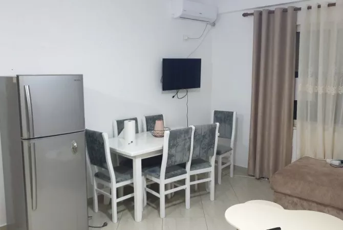 Shtepi me qera Apartament ne Tirane, 2+1, Mobilimi E mobiluar, Pagesa 450  Euro.