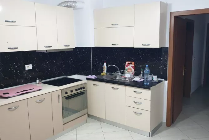 Shtepi me qera Apartament ne Tirane, 2+1, Mobilimi E mobiluar, Pagesa 450  Euro.