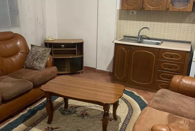 Shtepi me qera 1+1 ne Tirane - 38,000 Leke