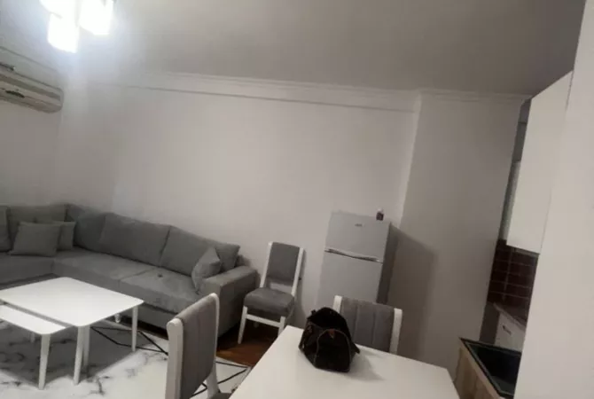 Shtepi me qera Apartament ne Tirane, 2+1, Mobilimi E mobiluar, Pagesa 550  Euro.