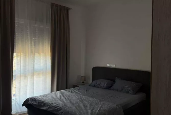 Shtepi me qera Apartament ne Tirane, 1+1, Mobilimi E mobiluar, Pagesa 55,000  Leke.