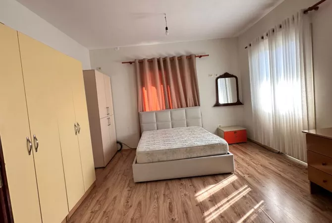 Shtepi me qera Apartament ne Tirane, 2+1, Mobilimi E mobiluar, Pagesa 50,000  Leke.