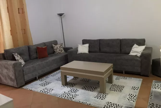 Shtepi me qera 2+1 ne Tirane - 370 Euro