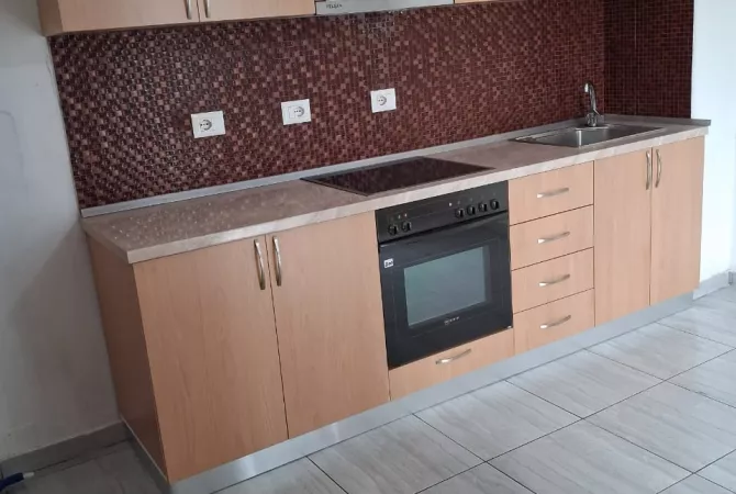 Shtepi me qera Apartament ne Tirane, 2+1, Mobilimi E mobiluar, Pagesa 45,000  Leke.