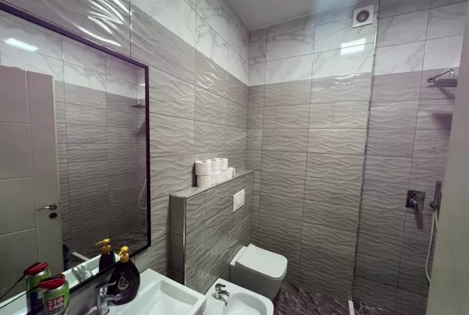 Shtepi me qera Apartament ne Tirane, 1+1, Mobilimi E mobiluar, Pagesa 600  Euro.