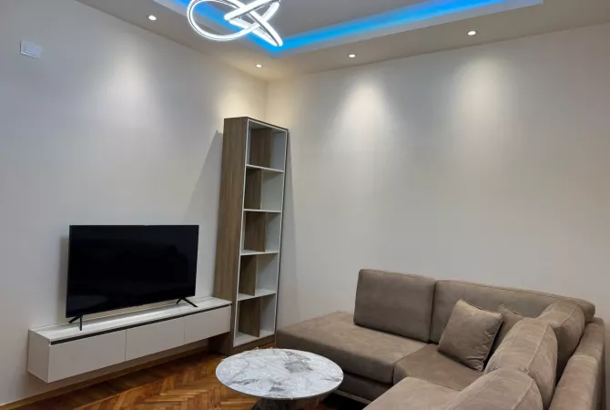 Shtepi me qera Apartament ne Tirane, 2+1, Mobilimi E mobiluar, Pagesa 600  Euro.