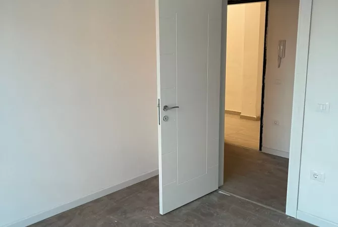 Apartment for rent in Tirana 2+1, Emty