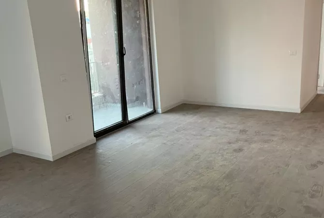 Shtepi me qera 2+1 ne Tirane - 1,000 Euro