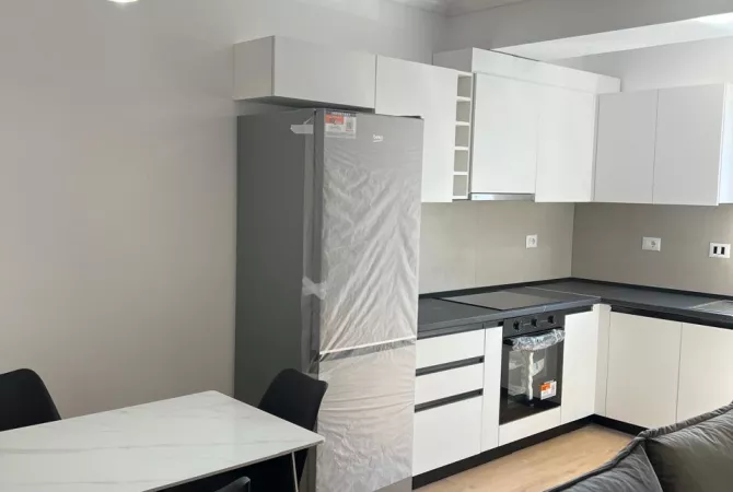 Shtepi me qera 2+1 ne Tirane - 85,000 Leke