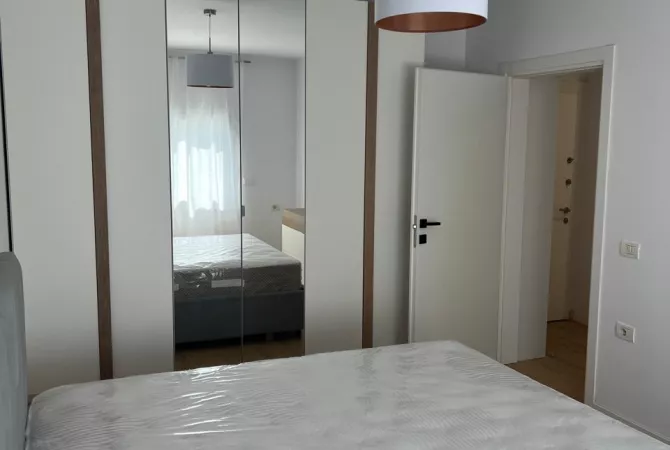Shtepi me qera Apartament ne Tirane, 2+1, Mobilimi E mobiluar, Pagesa 85,000  Leke.