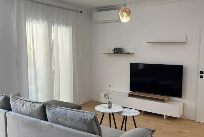 Shtepi me qera 2+1 ne Tirane - 85,000 Leke