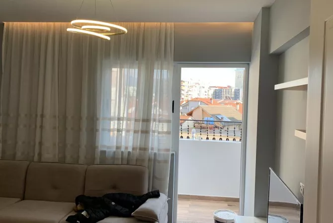 Shtepi me qera 2+1 ne Tirane - 700 Euro