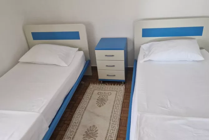 Shtepi me qera Apartament ne Tirane, 2+1, Mobilimi Pjeserisht e mobiluar, Pagesa 50,000  Leke.