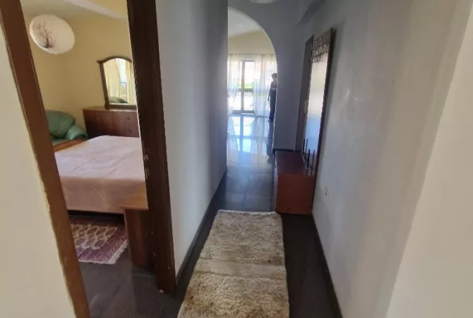 Shtepi me qera Apartament ne Tirane, 2+1, Mobilimi Pjeserisht e mobiluar, Pagesa 50,000  Leke.