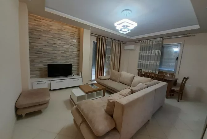 Shtepi me qera Apartament ne Tirane, 2+1, Mobilimi E mobiluar, Pagesa 500  Euro.