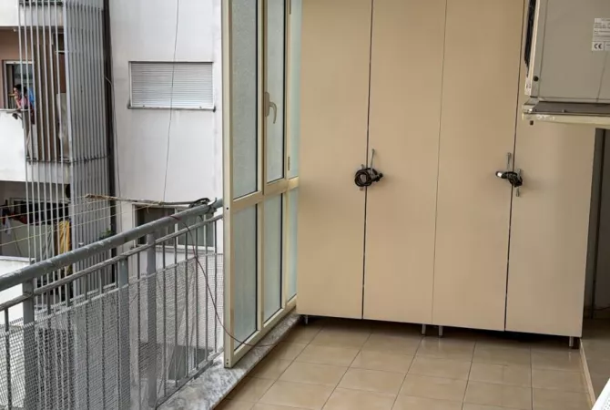 Ambient biznesi me qera 3+1 ne Tirane - 550 Euro