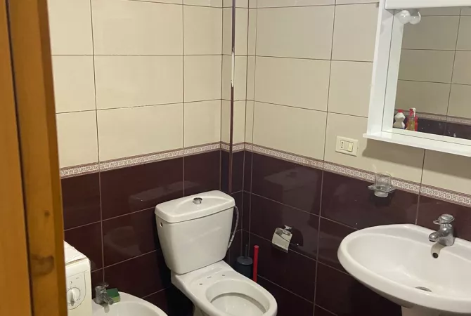 Shtepi me qera Apartament ne Tirane, 1+1, Mobilimi E mobiluar, Pagesa 600  Euro.