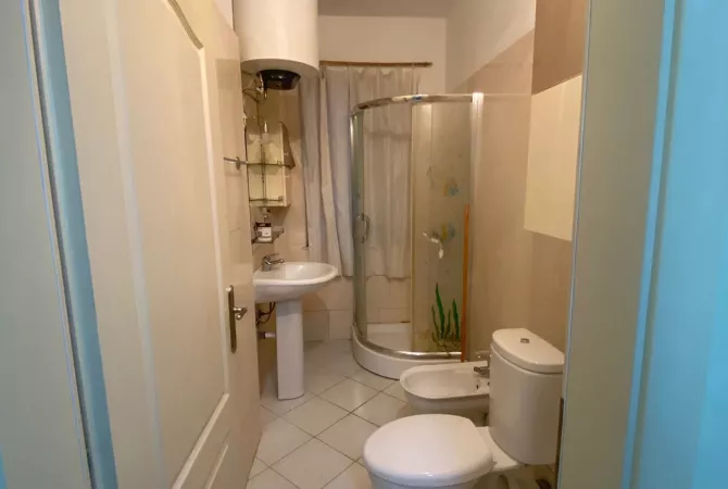 Shtepi me qera Apartament ne Tirane, 1+1, Mobilimi E mobiluar, Pagesa 450  Euro.