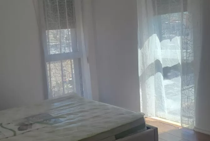 Shtepi me qera Apartament ne Tirane, 1+1, Mobilimi E mobiluar, Pagesa 60,000  Leke.