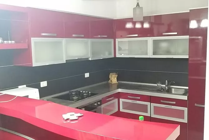 Shtepi me qera Apartament ne Tirane, 3+1, Mobilimi E mobiluar, Pagesa 800  Euro.