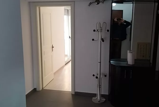 Shtepi me qera Apartament ne Tirane, 3+1, Mobilimi E mobiluar, Pagesa 800  Euro.