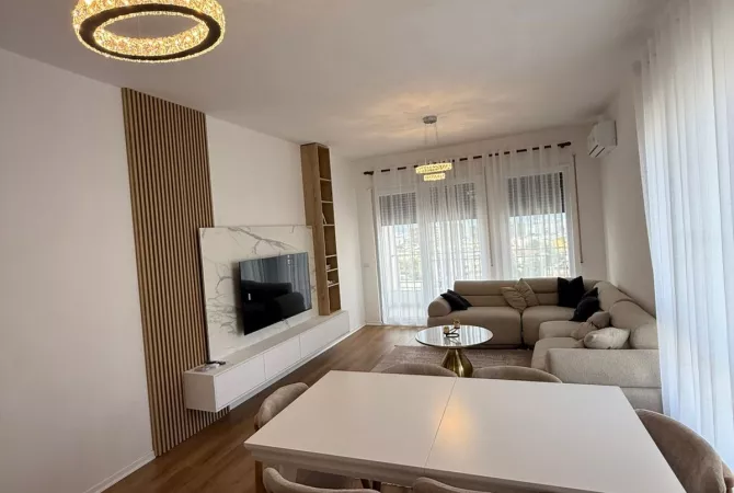 Shtepi me qera 2+1 ne Tirane - 700 Euro