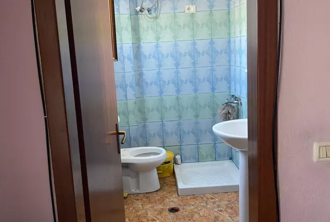 Shtepi me qera Apartament ne Tirane, 1+1, Mobilimi E mobiluar, Pagesa 300  Euro.