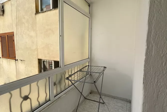Shtepi me qera Apartament ne Tirane, 2+1, Mobilimi E mobiluar, Pagesa 650  Euro.