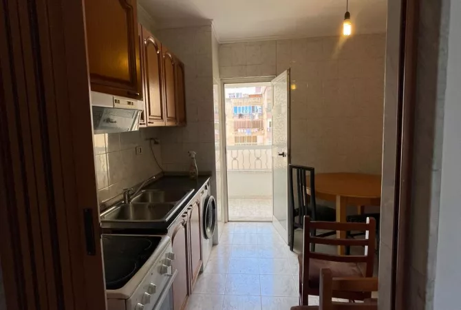 Shtepi me qera Apartament ne Tirane, 2+1, Mobilimi E mobiluar, Pagesa 650  Euro.