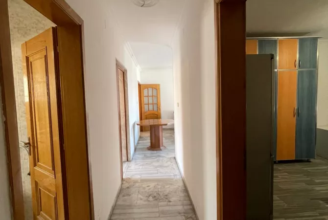 Shtepi me qera Apartament ne Tirane, 2+1, Mobilimi E mobiluar, Pagesa 650  Euro.