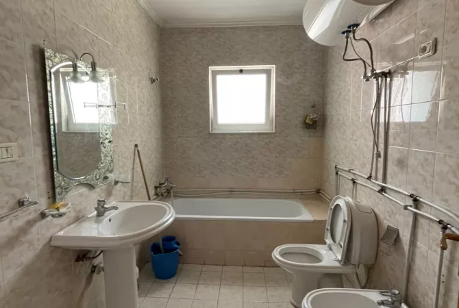 Shtepi me qera Apartament ne Tirane, 2+1, Mobilimi E mobiluar, Pagesa 650  Euro.