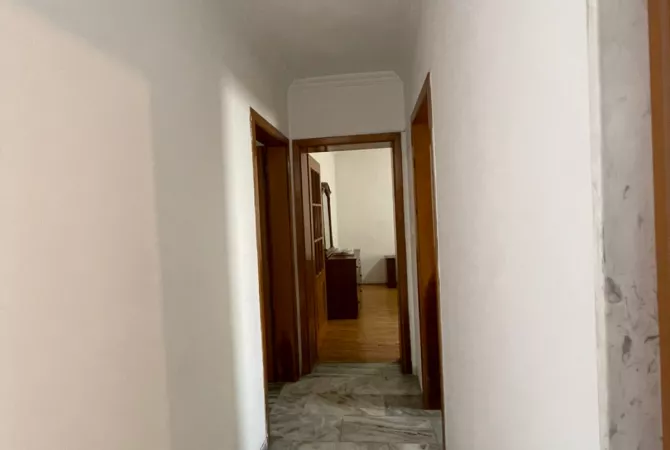 Shtepi me qera Apartament ne Tirane, 2+1, Mobilimi E mobiluar, Pagesa 650  Euro.