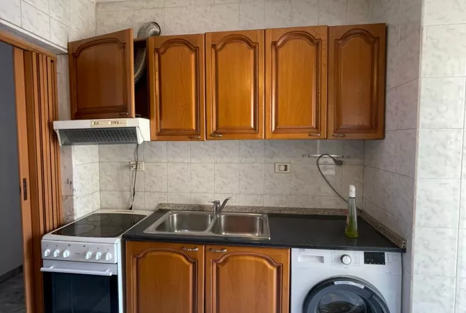 Shtepi me qera Apartament ne Tirane, 2+1, Mobilimi E mobiluar, Pagesa 650  Euro.