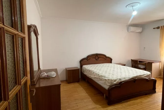 Shtepi me qera Apartament ne Tirane, 2+1, Mobilimi E mobiluar, Pagesa 650  Euro.