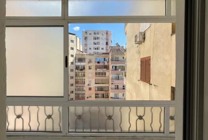 Shtepi me qera Apartament ne Tirane, 2+1, Mobilimi E mobiluar, Pagesa 650  Euro.