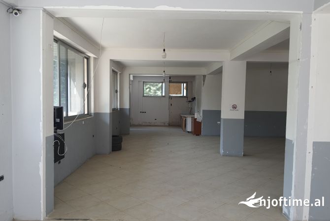 Ambient biznesi me qera 4+1 ne Tirane - 400 Euro